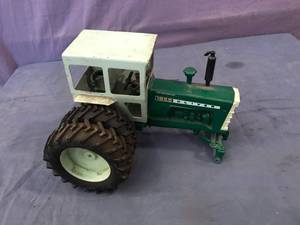 lot 264 image: Oliver 1955 Tractor