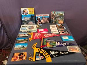 lot 267 image: Vintage Travel Souvenirs