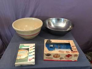 lot 270 image: Bowls & Pastry Press