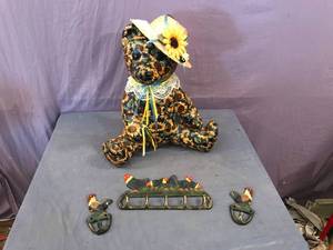 lot 271 image: Home Decor Items