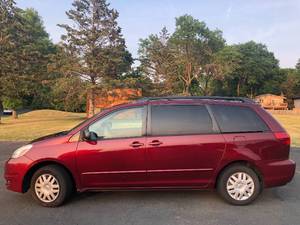2004 Toyota Sienna LE - NEW BRAKES