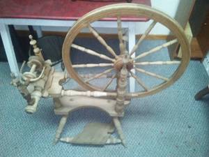 Antique spinning wheel