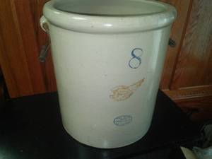 Red wing Crock 8. With both handles