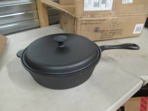 lot 41 image: 12 inch preseasoned cast iron chick...