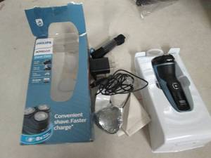 lot 158 image: philips norelco shaver 2500 ...
