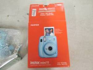 lot 172 image: fujifilm instax mini 11 ...