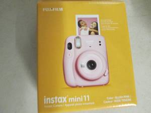 lot 192 image: fujifilm instax mini 11 looks used ...