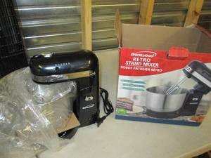 lot 217 image: brentwood retro stand mixer ...