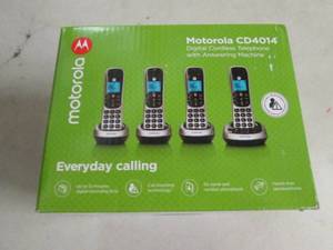 lot 246 image: motorola CD4014 digital cordless te...