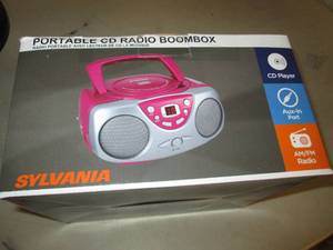 lot 271 image: sylvania portable cd radio boom box...