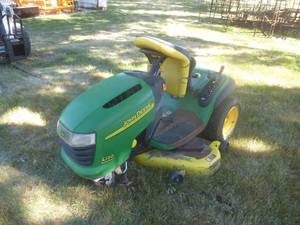 John Deere LT 120 Lawn Tractor