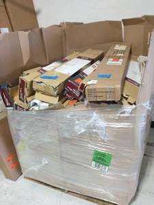 lot 34 image: PALLET OF MIXED BLINDS