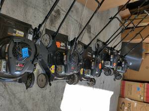 lot 107 image: 5 MURRAY   20 in. 125 cc Briggs & Stratton Gas Walk Behind Push Mower