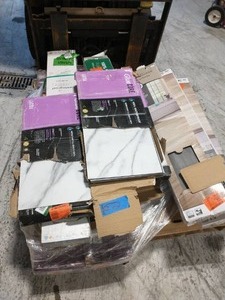 lot 152 image: PALLET OF MIXED FLOORING