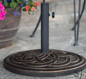lot 51 image: Circle Weave Round Metal Patio Umbrella Base in Antique Bronze