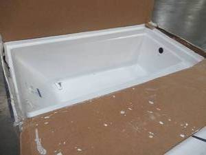 lot 519 image: Aquatic Capistrano 60 x 30 x 20 58 Acrylx Applied Acrylic Right Drain Rectangular Apron Front Non-Whirlpool Bathtub in White - Slight Damage to Tile Flange LH Side.