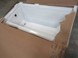 lot 525 image: Aquatic Capistrano 60 x 30 x 20 58 Acrylx Applied Acrylic Left Drain Rectangular Apron Front Non-Whirlpool Bathtub in White - Crack on tile flange RH Corner. Cracked Wainscot LH Back Corner.