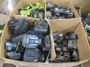 lot 214 image: WHOLESALE MIXED PALLET OFOUTDOOR POWER CHARGERS