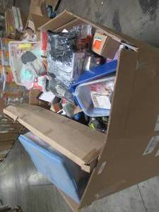 lot 220 image: WHOLESALE MIXED PALLET OF COMMERCIAL SUPPLIES AND SMALL HOUSEWARES