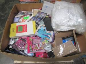 lot 221 image: WHOLESALE MIXED PALLET OF SMALL HOUSEWARES AND COMMERCIAL SUPPLIES