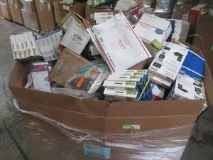 lot 226 image: WHOLESALE MIXED PALLET OF COMMERCIAL SUPPLIES AND HOUSEWARES