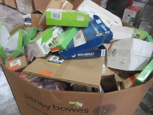 lot 227 image: WHOLESALE MIXED PALLET OF COMMERCIAL SUPPLIES AND HOUSEWARES