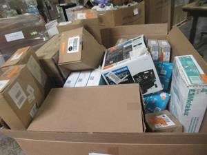 lot 229 image: WHOLESALE MIXED PALLET OF COMMERCIAL SUPPLIES, LIGHTING AND MORE
