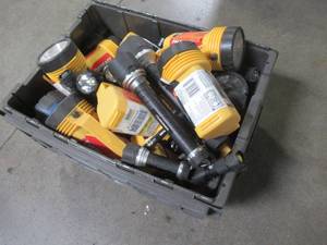 lot 705 image: WHOLESALE MIXED BIN OF MICELLANEOUS FLASHLIGHTS