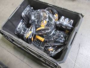 lot 724 image: WHOLESALE MIXED BIN OF MICELLANEOUS DIGITAL SPEAKER PHONES WITH TALKING CALLER ID