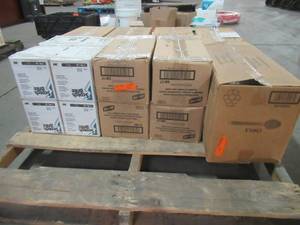 lot 440 image: WHOLESALE MIXED PALLET OF MISCELLANEOUS PLASTIC SPOONS, KNIVES AND POT SCRUBBERS