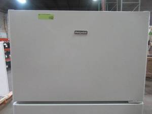 lot 603 image: Hotpoint 15.6 cu. ft. Top Freezer Refrigerator in White HPS16BTNLWW
