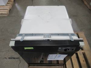 lot 611 image: GE Front Control Dishwasher in Black GSD2100VBB