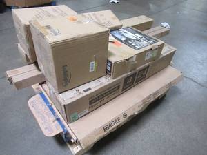 lot 116 image: WHOLESALE MIXED PALLET OF MISCELLANEOUS SHOP AND INDOOR LIGHTING