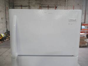 lot 632 image: Frigidaire 18-cu ft Top-Freezer Refrigerator (White) FFTR1814TW