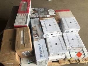 Sorted pallet of tiles - mixed conditions,style & sizes- see pictures