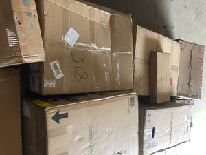 Mixed lot of toilets & sinks - mixed conditions & sizes- see pictures