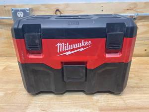 lot 32 image: MILWAUKEE M18 18-Volt 2 Gal. Lithium-Ion Cordless WetDry Vacuum (Tool-Only)