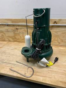 lot 66 image: ZOELLER Sewage Ejector Pump, HP 1, Flow Rate  10 Ft. of Head 157.0 gpm, Discharge 3 in FNPT. Retails for $1,280.40