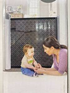 lot 89 image: Summer Infant 30 In. H Retractable Gate