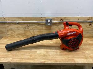 lot 19 image: ECHO 170 MPH 453 CFM 25.4 cc Gas 2-Stroke Cycle Handheld Leaf Blower