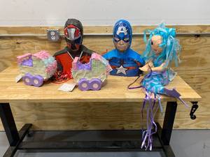 lot 102 image: Lot of 5 Pinatas