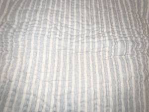 lot 24 image: ED Ellen DeGeneres Horizon Quilt in Gray, Full Queen
