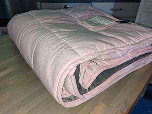 lot 48 image: Ella Jayne 20lb Reversible Anti-Anxiety Weighted Blanket, PinkGray