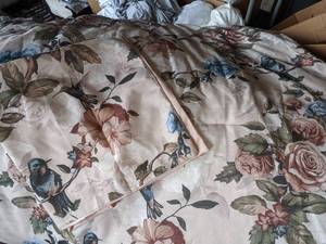 lot 44 image: Hallmart Collectibles 3-Piece Reversible Floral Comforter, King