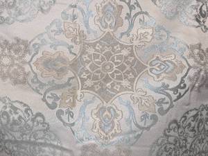 lot 38 image: Waterford Fine Linens 70 x 144 Tablecloth