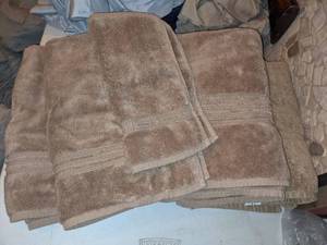 lot 55 image: 5 Pc. Hotel Collection Towel Set