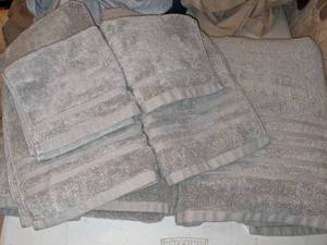 lot 57 image: 6 Pc. Hotel Collection Towel Set