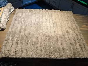 lot 63 image: The Company Store Micro Cotton Green Earth Throw Rug