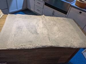 lot 64 image: The Company Store Gray Throw Rug