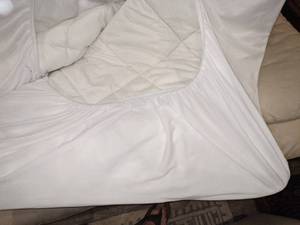 lot 96 image: Quilted Mattress Pad, Twin